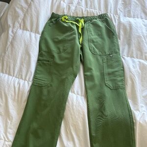 Men’s Figs Medium Scrub Pants - Fern / Green